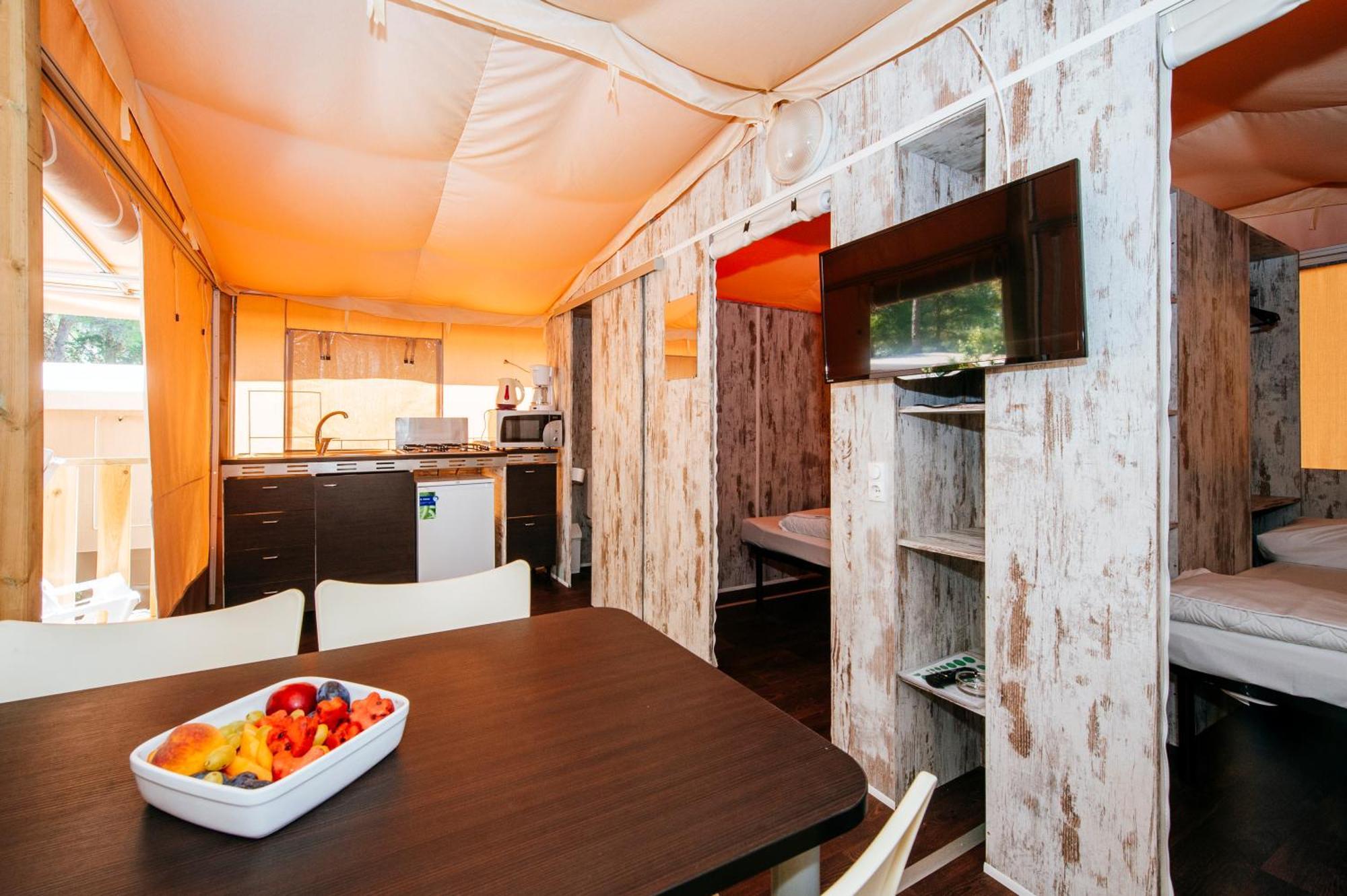Zaton Holiday Resort Glamping Tents Nin Bilik gambar