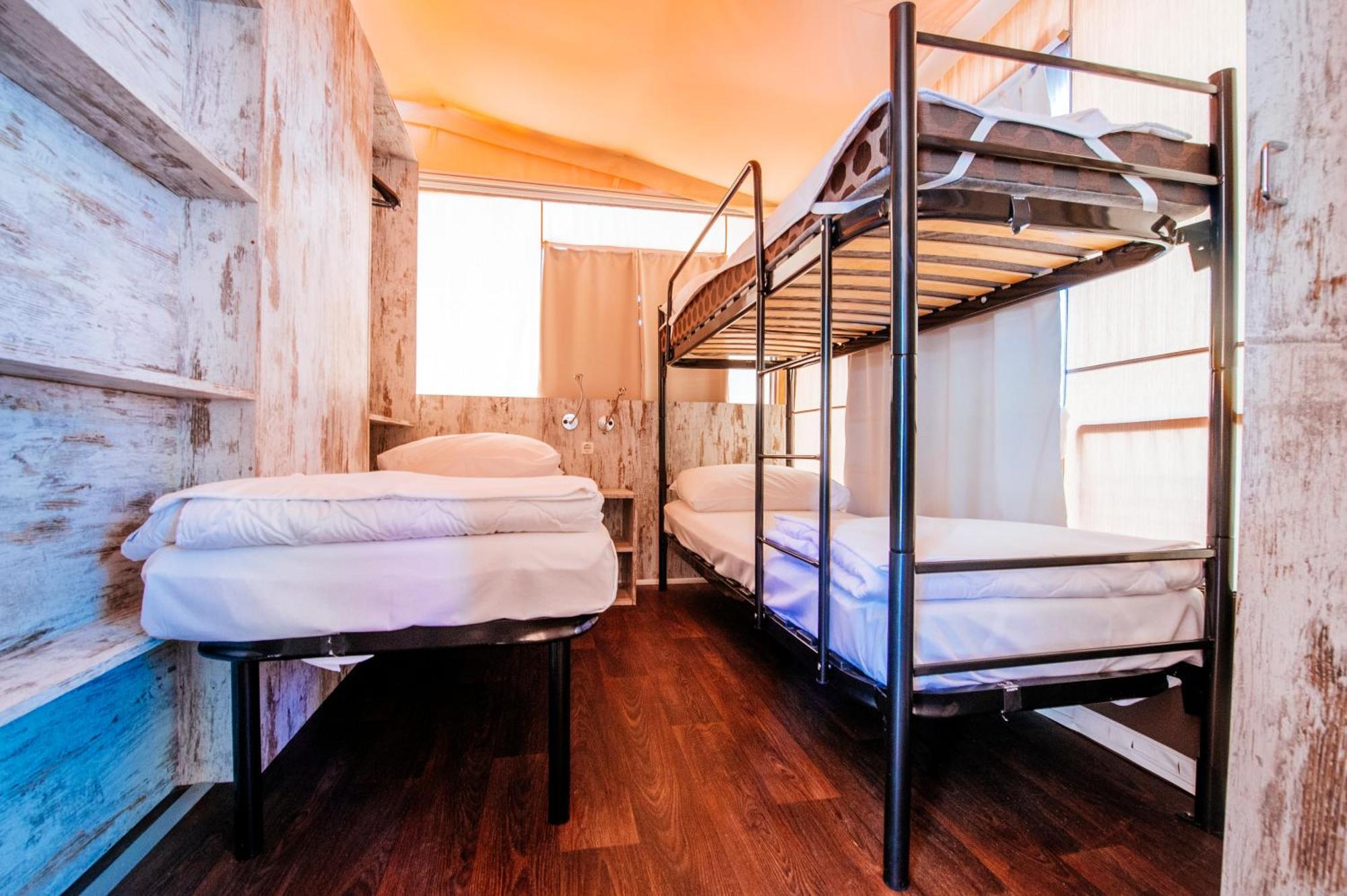 Zaton Holiday Resort Glamping Tents Nin Bilik gambar