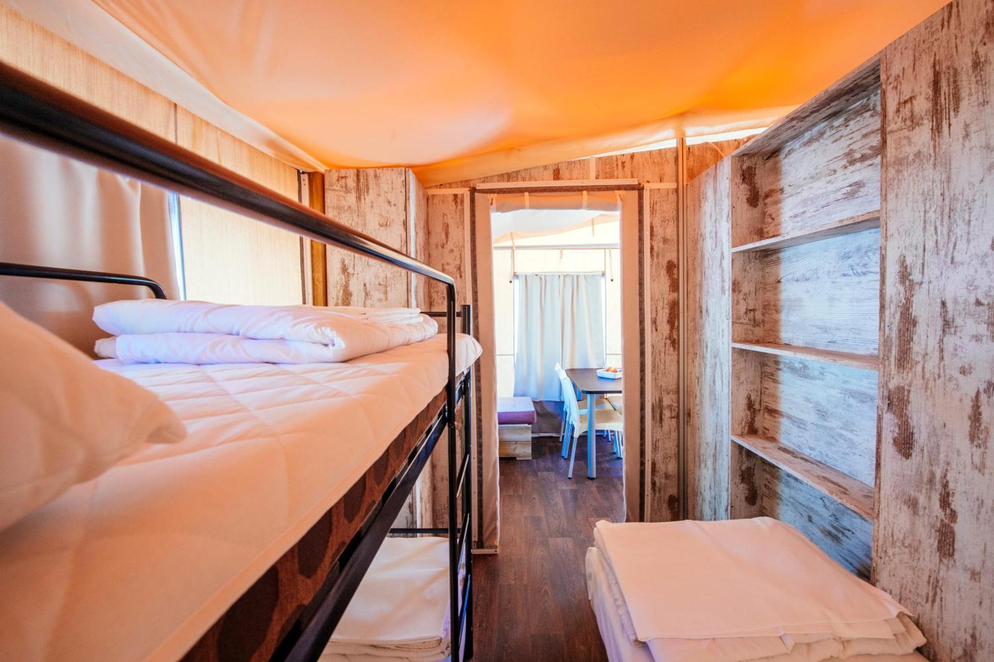 Zaton Holiday Resort Glamping Tents Nin Bilik gambar